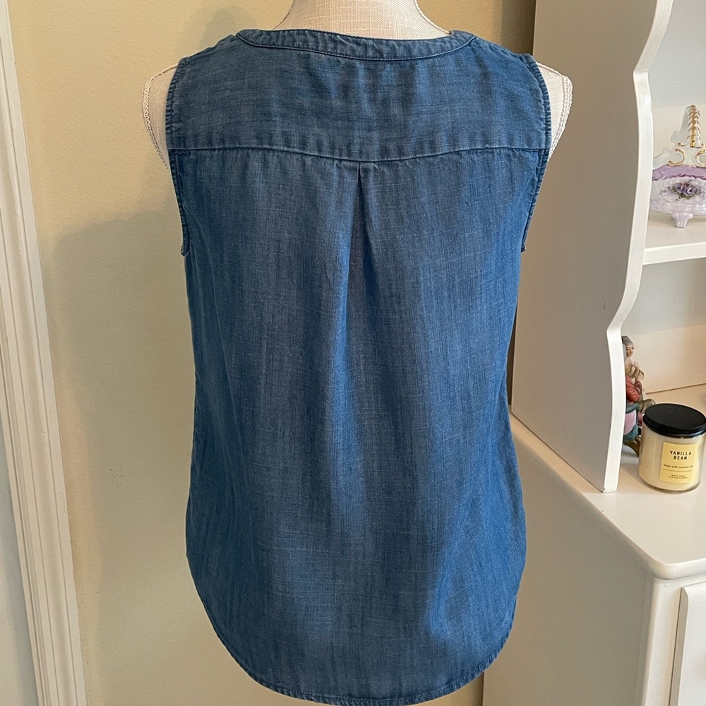 🔻$10🌟HP🌟Talbots Denim Ruffle Top - Picture 3 of 5